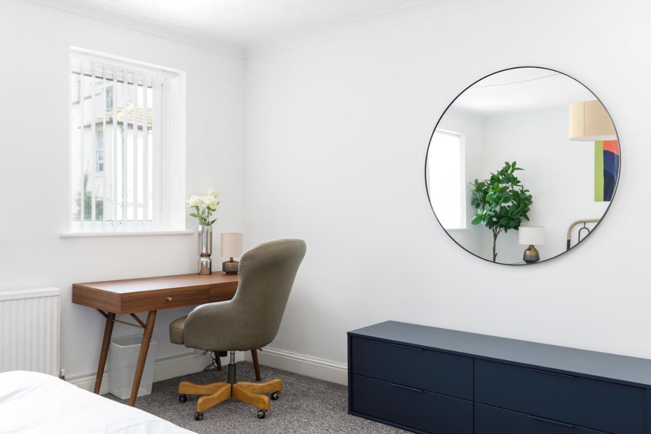Holiday home Beachside Retreat 2-bedroom Gem With Free Private Parking & Outdoor Space Brighton