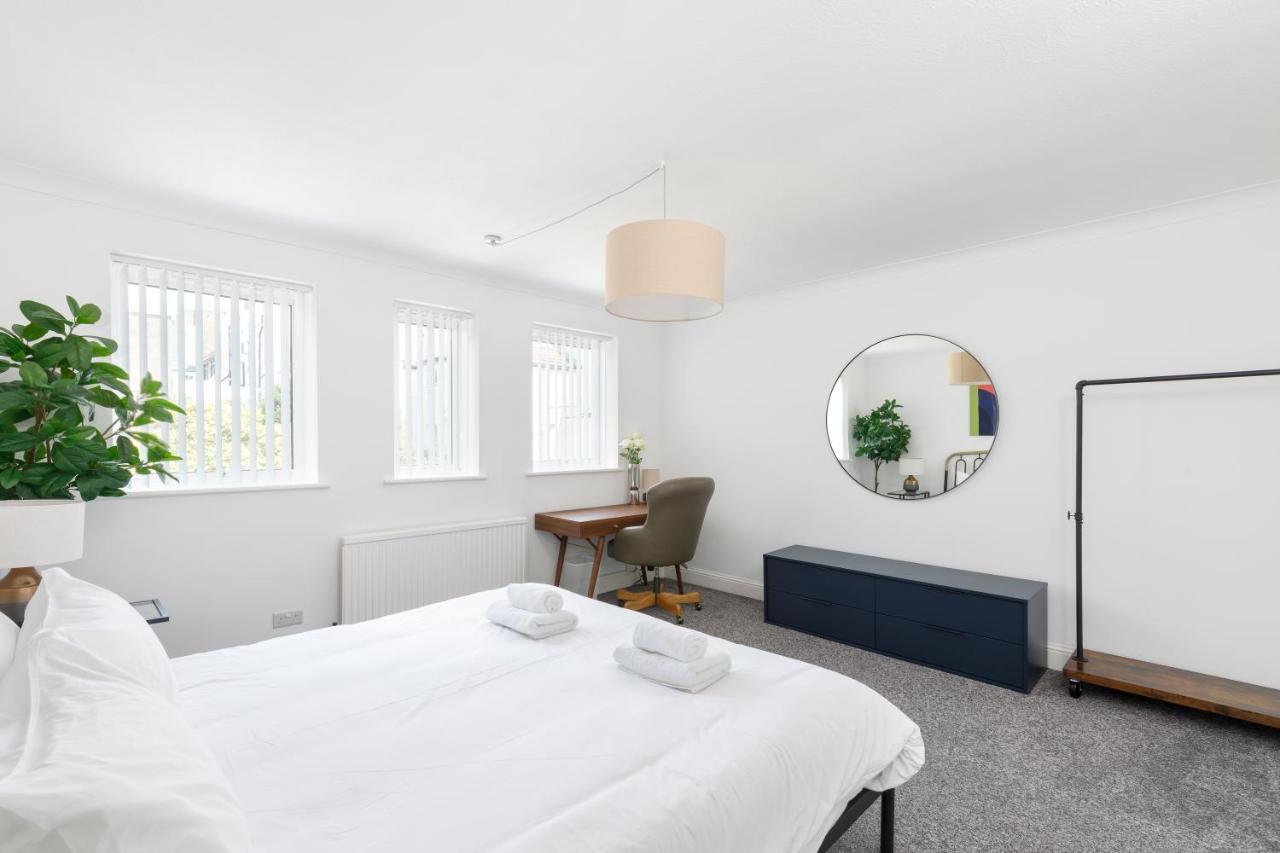 Beachside Retreat 2-bedroom Gem With Free Private Parking & Outdoor Space * Brighton