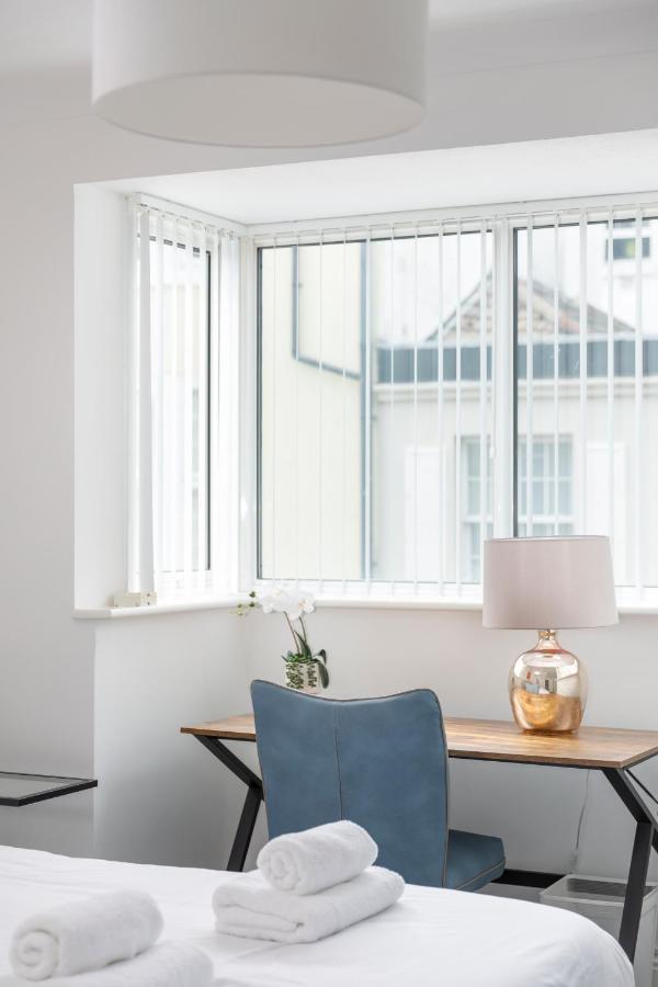 Hébergement de vacances Beachside Retreat 2-bedroom Gem With Free Private Parking & Outdoor Space Hove