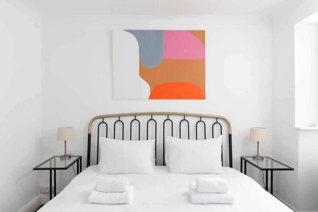 Hébergement de vacances Beachside Retreat 2-bedroom Gem With Free Private Parking & Outdoor Space