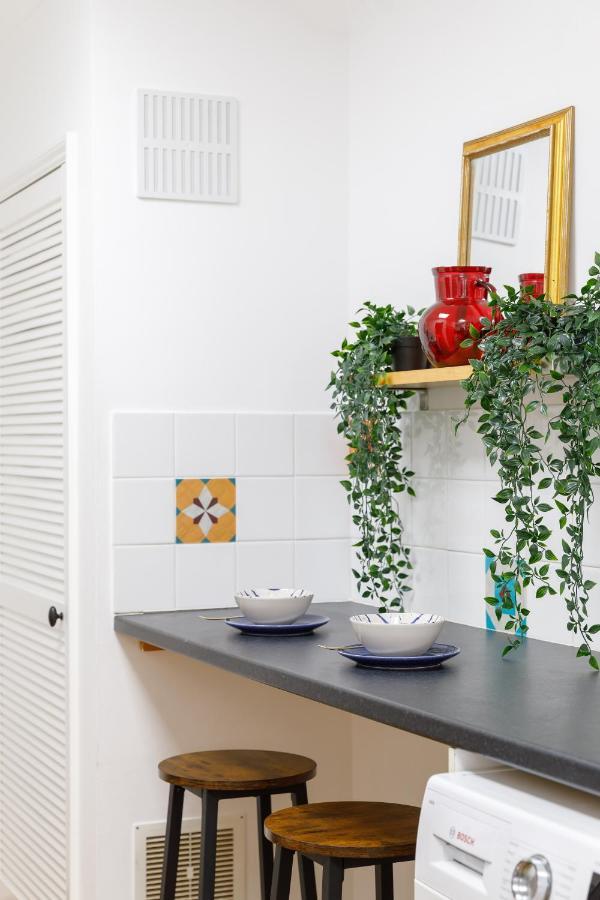 Beachside Retreat 2-bedroom Gem With Free Private Parking & Outdoor Space * Hove