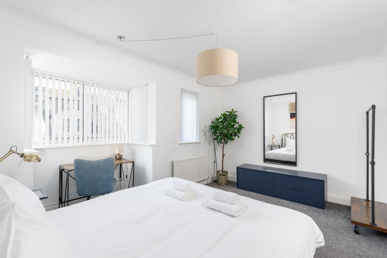 Hébergement de vacances Beachside Retreat 2-bedroom Gem With Free Private Parking & Outdoor Space *