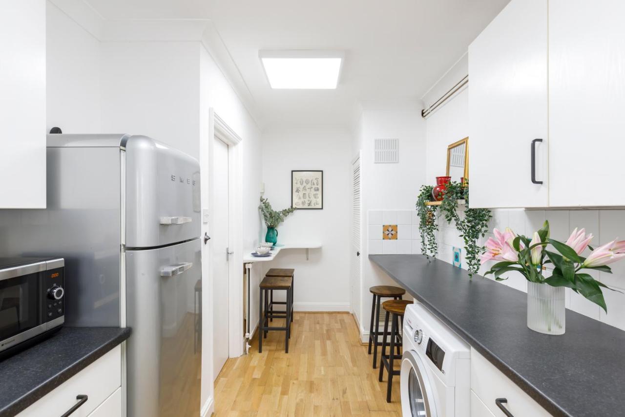 Beachside Retreat 2-bedroom Gem With Free Private Parking & Outdoor Space Hébergement de vacances Hove